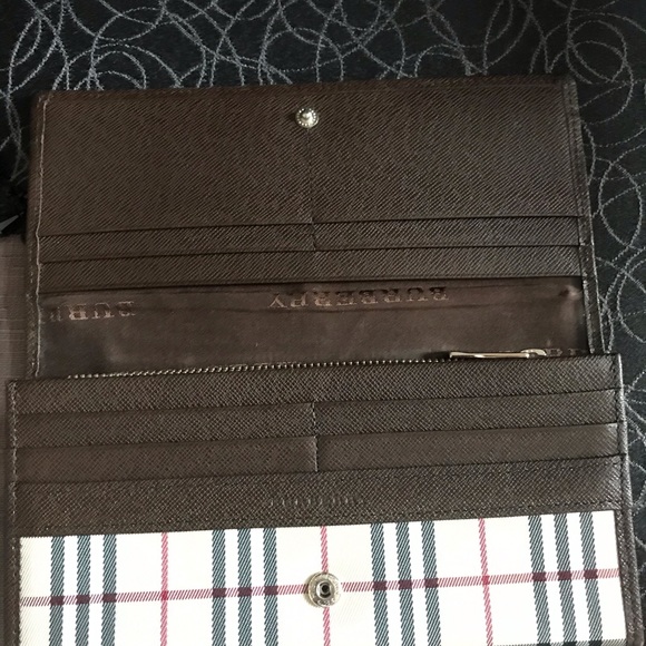 🌼Classic Burberry Long wallet🌼 - Picture 3 of 9
